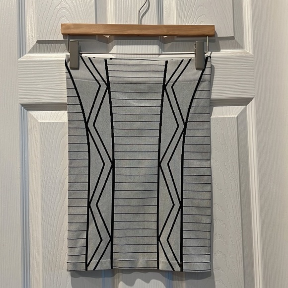 BCBGeneration Geometric Bodycon Skirt - Picture 9 of 9